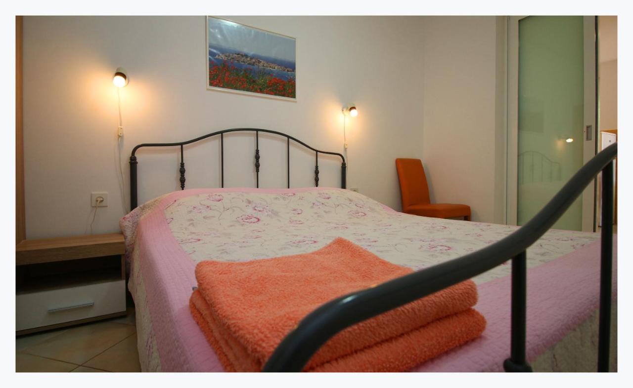 Apartments Eva Primosten Room photo