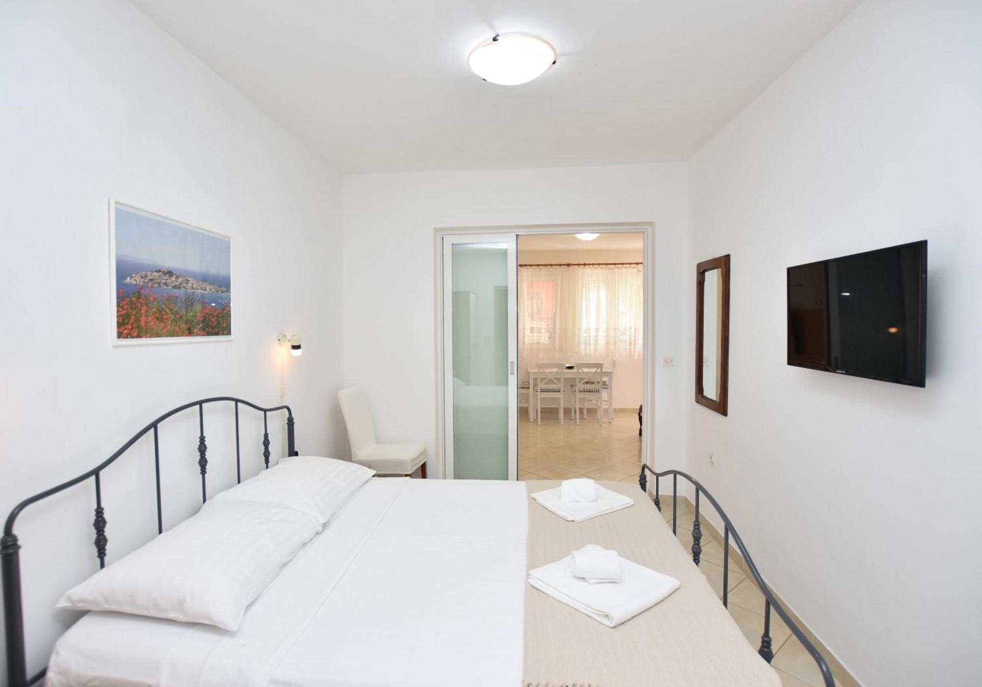 Apartments Eva Primosten Room photo